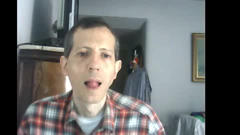Snapshot of lucianoaxel chatting on 12-21-24, 01:42 Luciano online show from 12-21-24, 01:42