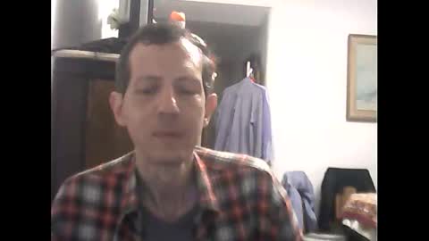 Snapshot of lucianoaxel chatting on 12-30-24, 12:43 Luciano online show from 12-30-24, 12:43