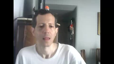 Snapshot of lucianoaxel chatting on 01-01-25, 12:55 Luciano online show from 01-01-25, 12:55