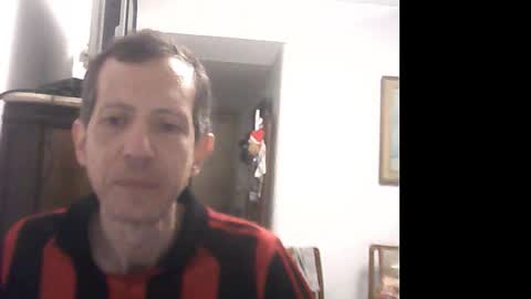 Snapshot of lucianoaxel chatting on 01-05-25, 01:24 Luciano online show from 01-05-25, 01:24