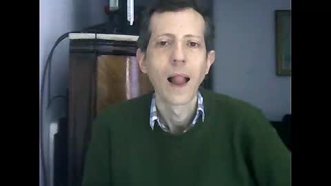Snapshot of lucianoaxel chatting on 10-10-25, 06:18 Luciano online show from 10-10-25, 06:18