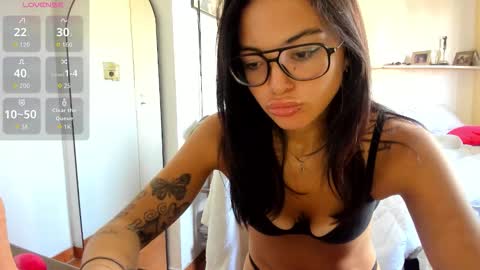 Snapshot of luciaxluna chatting on 03-09-26, 05:39 luciaxluna online show from 03-09-26, 05:39