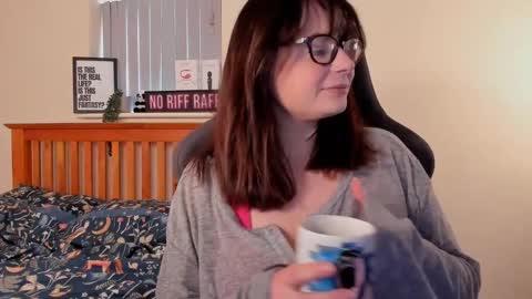 Snapshot of luciewintersuk chatting on 01-13-25, 02:00 Lucie Winters online show from 01-13-25, 02:00