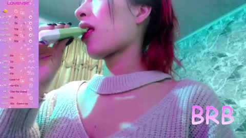 Snapshot of lucii_19 chatting on 02-19-25, 04:22 Lucia online show from 02-19-25, 04:22