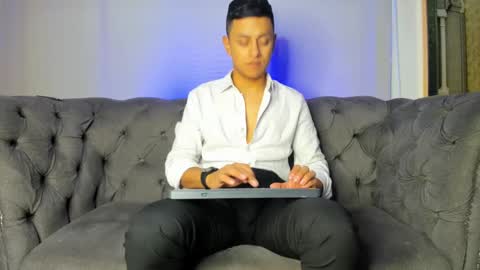 Snapshot of lucii_fer_ chatting on 01-03-25, 11:03 Leo online show from 01-03-25, 11:03