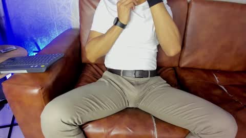 Snapshot of lucii_fer_ chatting on 01-24-25, 11:04 Leo online show from 01-24-25, 11:04