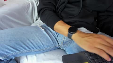 Snapshot of lucii_fer_ chatting on 02-05-25, 02:05 Leo online show from 02-05-25, 02:05