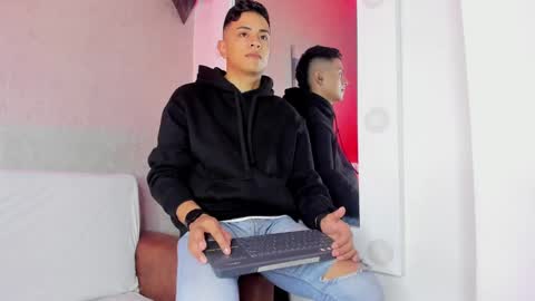 Snapshot of lucii_fer_ chatting on 02-23-25, 11:44 Leo online show from 02-23-25, 11:44