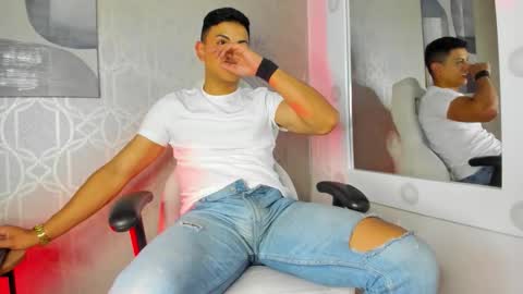 Snapshot of lucii_fer_ chatting on 09-12-25, 11:43 Leo online show from 09-12-25, 11:43