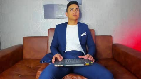 Snapshot of lucii_fer_ chatting on 09-15-25, 11:54 Leo online show from 09-15-25, 11:54