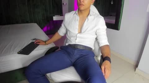 Snapshot of lucii_fer_ chatting on 10-17-25, 11:57 Leo online show from 10-17-25, 11:57