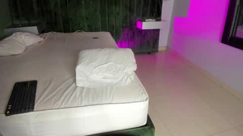Snapshot of lucii_fer_ chatting on 10-20-25, 11:32 Leo online show from 10-20-25, 11:32