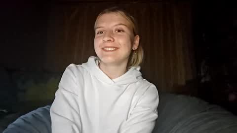 Monika online show from 09-25-25, 09:51