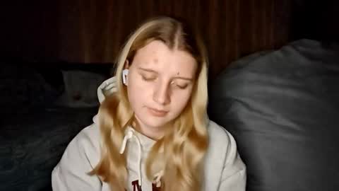 Monika online show from 10-19-25, 08:09