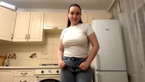 Snapshot of lucindapano chatting on 11-21-25, 09:57 Sofia online show from 11-21-25, 09:57