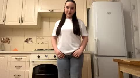 Snapshot of lucindapano chatting on 12-20-25, 10:17 Sofia online show from 12-20-25, 10:17