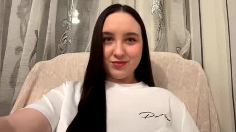 Snapshot of lucindapano chatting on 12-21-25, 10:06 Sofia online show from 12-21-25, 10:06