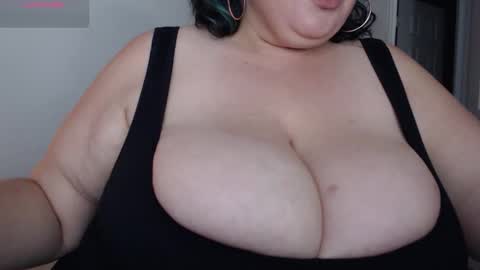 Snapshot of lucklucybbw chatting on 03-04-26, 12:38 lucklucybbw online show from 03-04-26, 12:38
