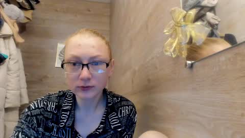 lucky_licky20 online show from 12-19-24, 04:23