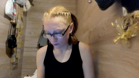 lucky_licky20 online show from 12-22-24, 03:44