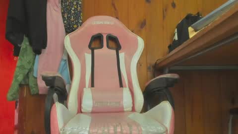 Luca  Lucky    online show from 04-22-26, 05:47