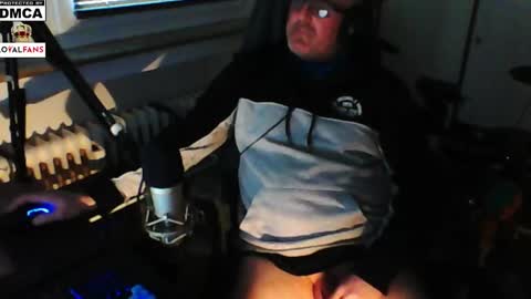 Snapshot of luckyfreak1 chatting on 01-17-25, 01:24 call me Stefan online show from 01-17-25, 01:24