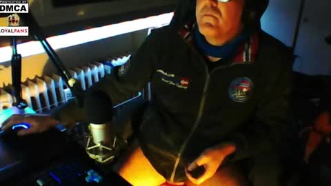 Snapshot of luckyfreak1 chatting on 02-08-25, 05:08 call me Stefan online show from 02-08-25, 05:08