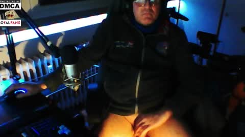 Snapshot of luckyfreak1 chatting on 02-08-25, 11:24 call me Stefan online show from 02-08-25, 11:24