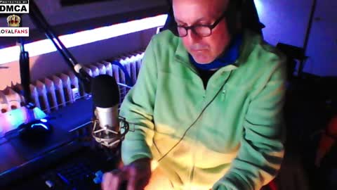 Snapshot of luckyfreak1 chatting on 03-09-25, 12:10 call me Stefan online show from 03-09-25, 12:10