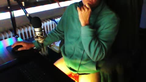 Snapshot of luckyfreak1 chatting on 10-11-25, 05:55 call me Stefan online show from 10-11-25, 05:55