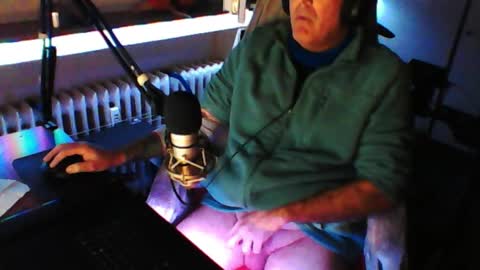Snapshot of luckyfreak1 chatting on 11-15-25, 06:26 call me Stefan online show from 11-15-25, 06:26
