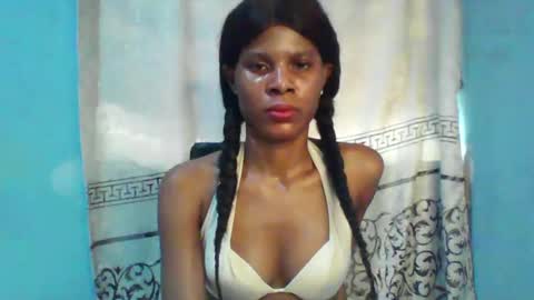 Snapshot of luckymadequeen chatting on 01-19-25, 01:12 Gloria online show from 01-19-25, 01:12