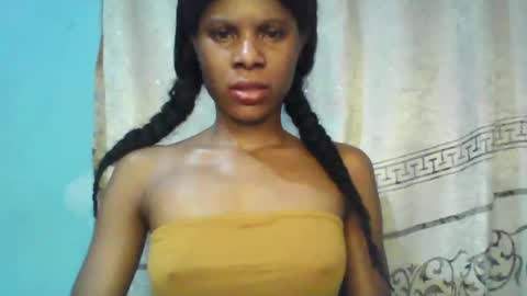 Snapshot of luckymadequeen chatting on 01-26-25, 08:45 Gloria online show from 01-26-25, 08:45