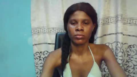 Snapshot of luckymadequeen chatting on 02-22-25, 02:17 Gloria online show from 02-22-25, 02:17