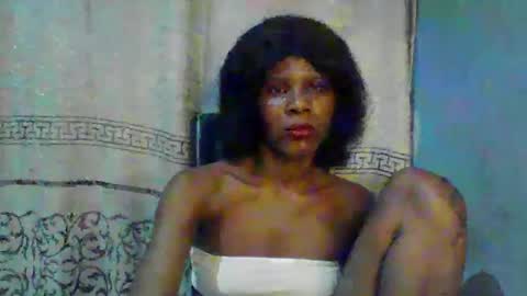 Snapshot of luckymadequeen chatting on 09-20-25, 06:31 Gloria online show from 09-20-25, 06:31