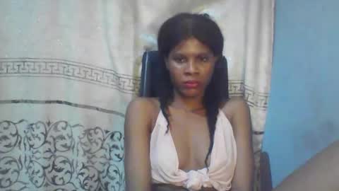 Snapshot of luckymadequeen chatting on 09-25-25, 02:15 Gloria online show from 09-25-25, 02:15