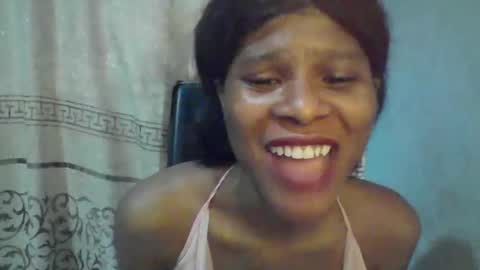 Snapshot of luckymadequeen chatting on 09-26-25, 04:27 Gloria online show from 09-26-25, 04:27