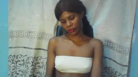 Snapshot of luckymadequeen chatting on 09-27-25, 09:20 Gloria online show from 09-27-25, 09:20