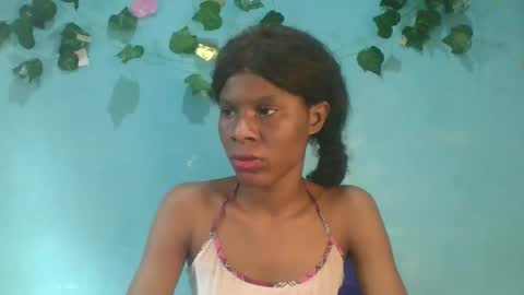 Snapshot of luckymadequeen chatting on 10-27-25, 08:40 Gloria online show from 10-27-25, 08:40