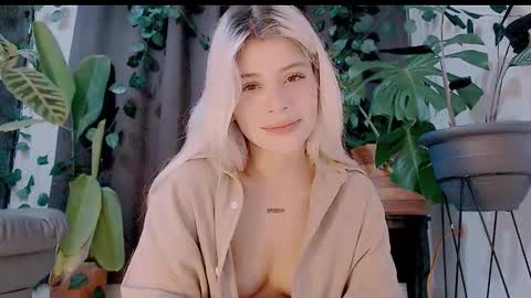 Snapshot of luckysapphire777 chatting on 10-18-25, 09:21 luckysapphire777 online show from 10-18-25, 09:21