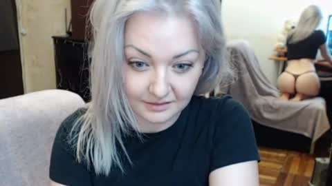 Snapshot of luckyshotgirl chatting on 07-10-26, 04:20 LuckyShot online show from 07-10-26, 04:20