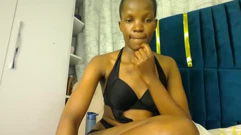 Snapshot of luckyy003 chatting on 09-14-25, 10:09 brielle online show from 09-14-25, 10:09