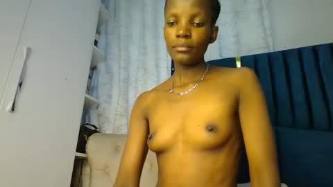 Snapshot of luckyy003 chatting on 09-27-25, 10:09 brielle online show from 09-27-25, 10:09