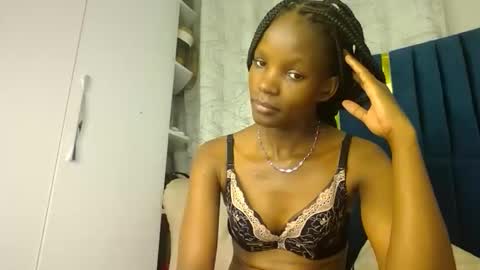 Snapshot of luckyy003 chatting on 09-27-25, 10:15 brielle online show from 09-27-25, 10:15