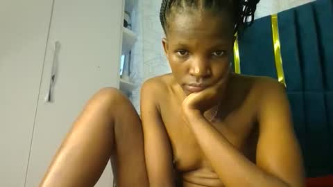 Snapshot of luckyy003 chatting on 10-01-25, 10:43 brielle online show from 10-01-25, 10:43