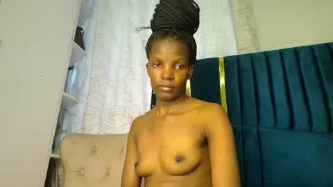 Snapshot of luckyy003 chatting on 10-23-25, 09:30 brielle online show from 10-23-25, 09:30