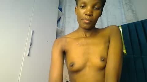 Snapshot of luckyy003 chatting on 11-02-25, 10:06 brielle online show from 11-02-25, 10:06