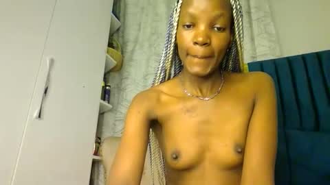 Snapshot of luckyy003 chatting on 11-20-25, 07:02 brielle online show from 11-20-25, 07:02