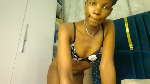 Snapshot of luckyy003 chatting on 11-21-25, 07:12 brielle online show from 11-21-25, 07:12