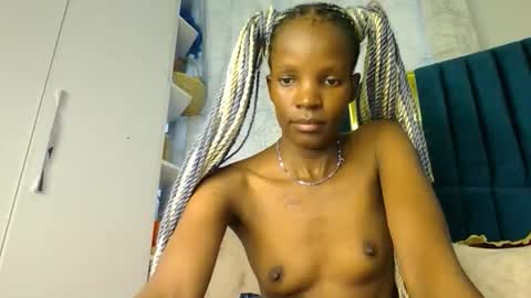 Snapshot of luckyy003 chatting on 11-23-25, 10:04 brielle online show from 11-23-25, 10:04